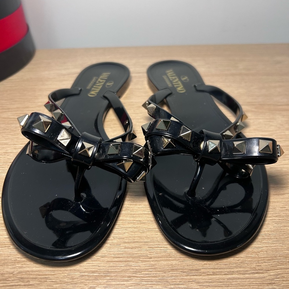 Valentino Black Jelly Sandals with Gold Rockstud Bow - Picture 2 of 6
